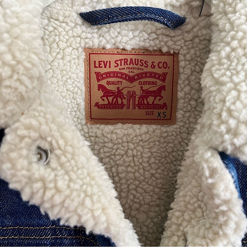 Levi Sherpa lined jean jacket size xs